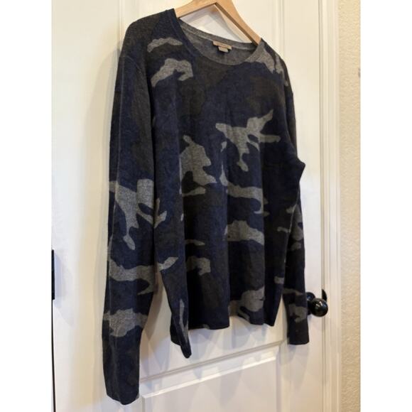 Amicale Women's Cashmere Sweater Blue Camo Long Sleeve Size Large - Picture 3 of 6